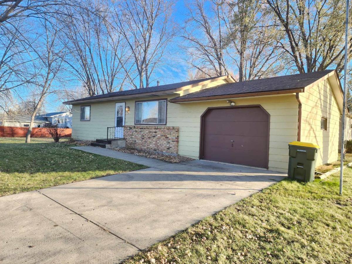 House for rent at 1601 7th Ave SE, Willmar, MN 56201