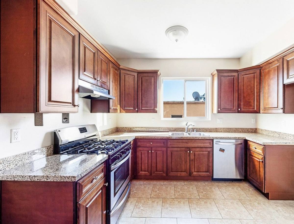 Apartment for rent at 14161-14163 Delano St, Van Nuys, CA 91401