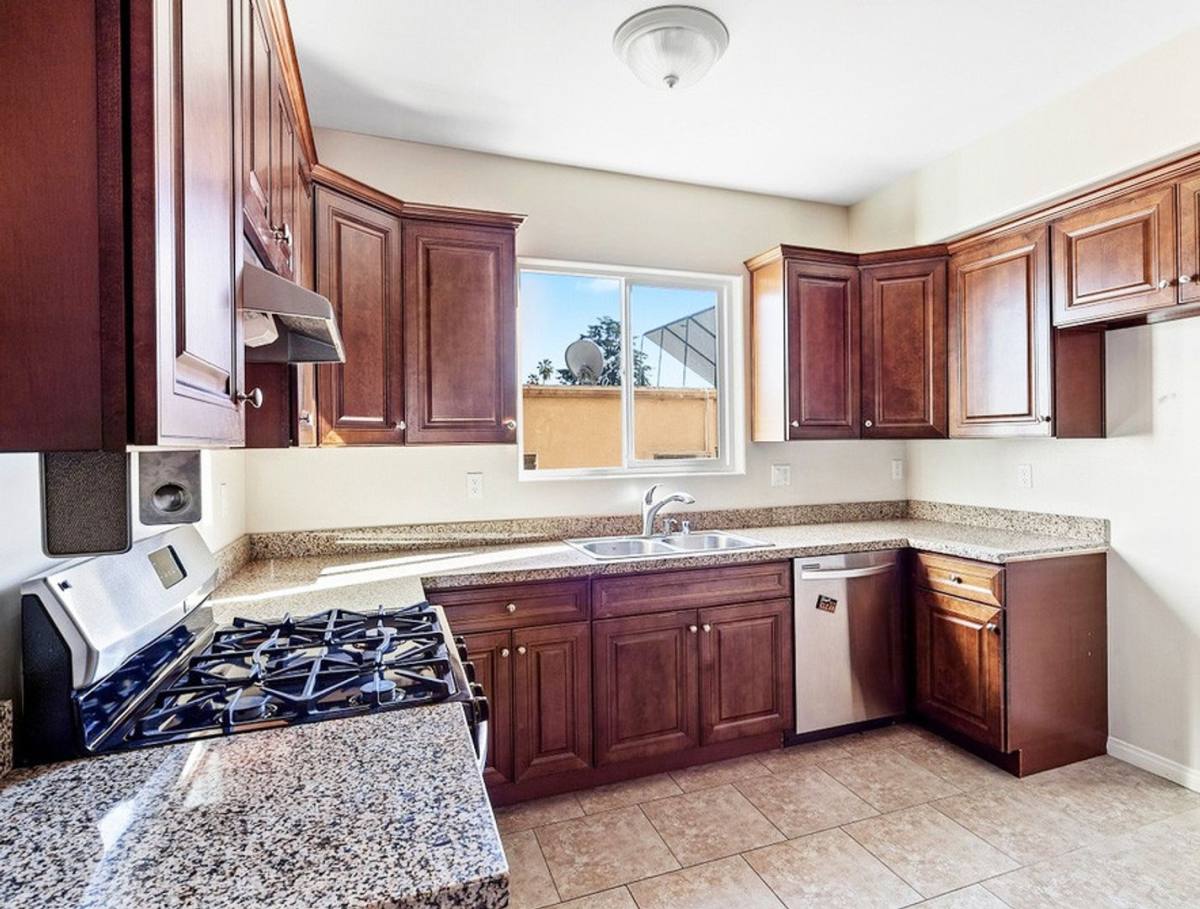 Apartment for rent at 14161-14163 Delano St, Van Nuys, CA 91401