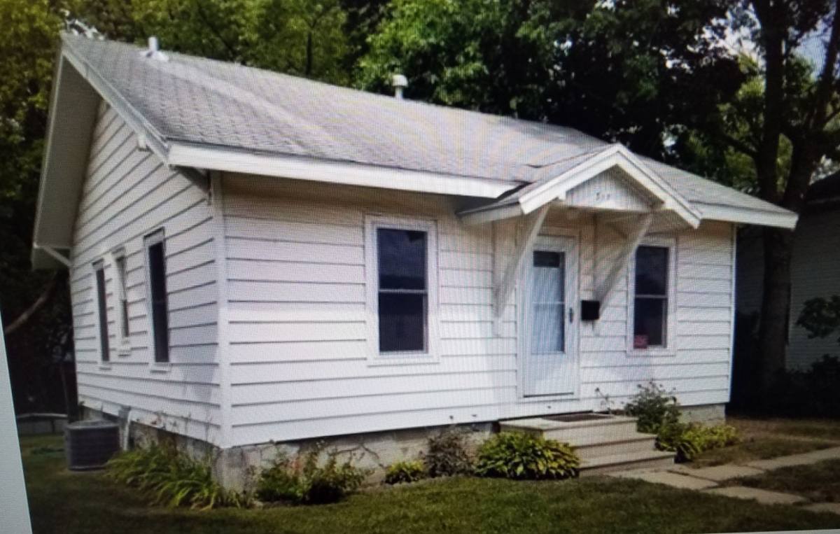 House for rent at 317 E 8th St, Albert Lea, MN 56007