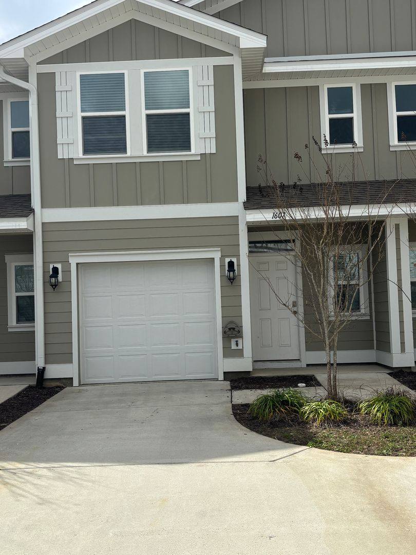 Townhouse for rent at 1607 Caleigh Court, Lynn Haven, FL 32444