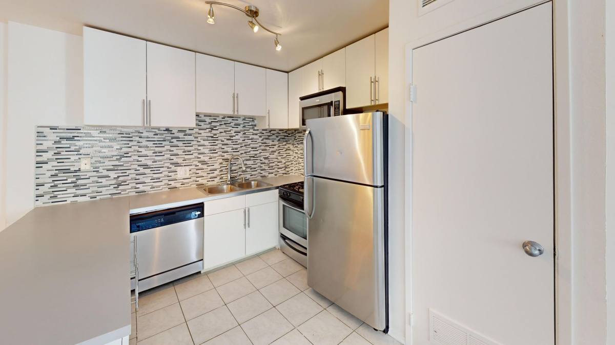 Apartment for rent at 855 S Harvard Blvd, Los Angeles, CA 90005