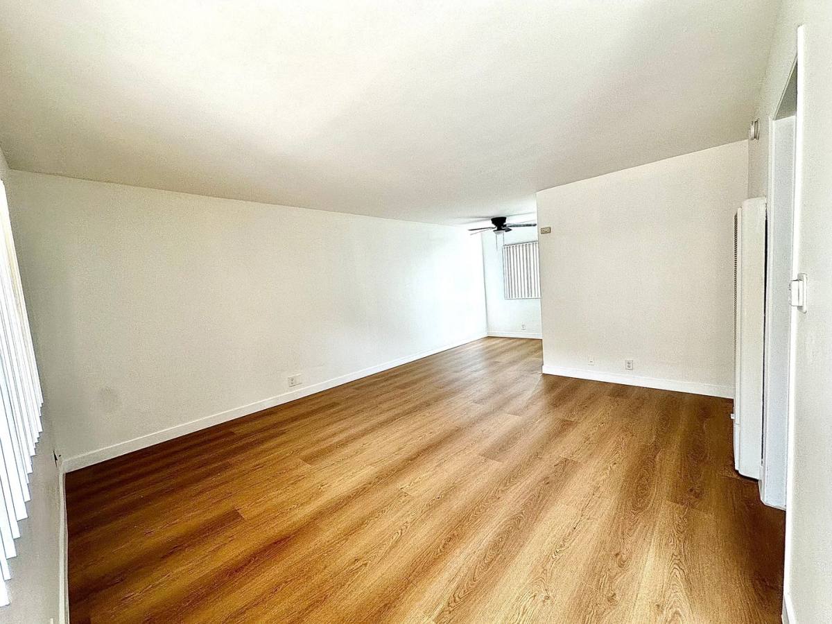 Apartment for rent at 4015 W 132nd St, Hawthorne, CA 90250