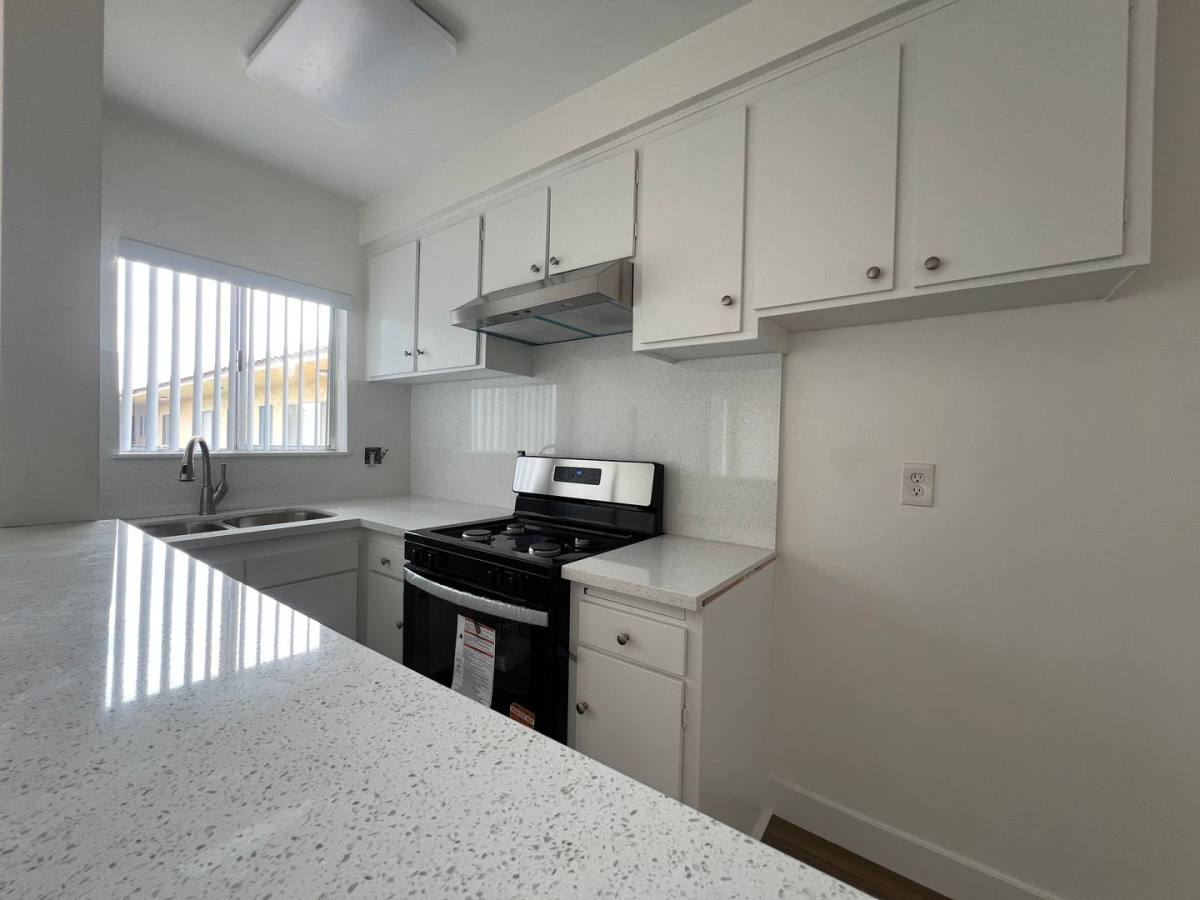Apartment for rent at 4015 W 132nd St, Hawthorne, CA 90250