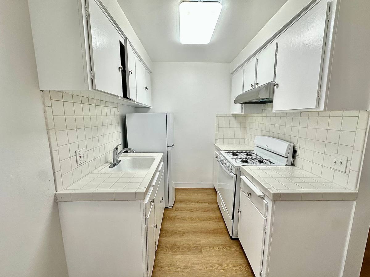 Apartment for rent at 4015 W 132nd St, Hawthorne, CA 90250