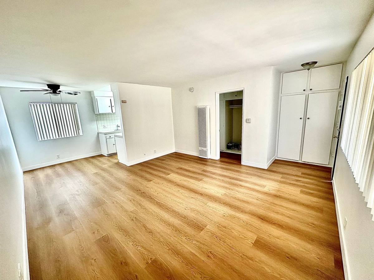 Apartment for rent at 4015 W 132nd St, Hawthorne, CA 90250