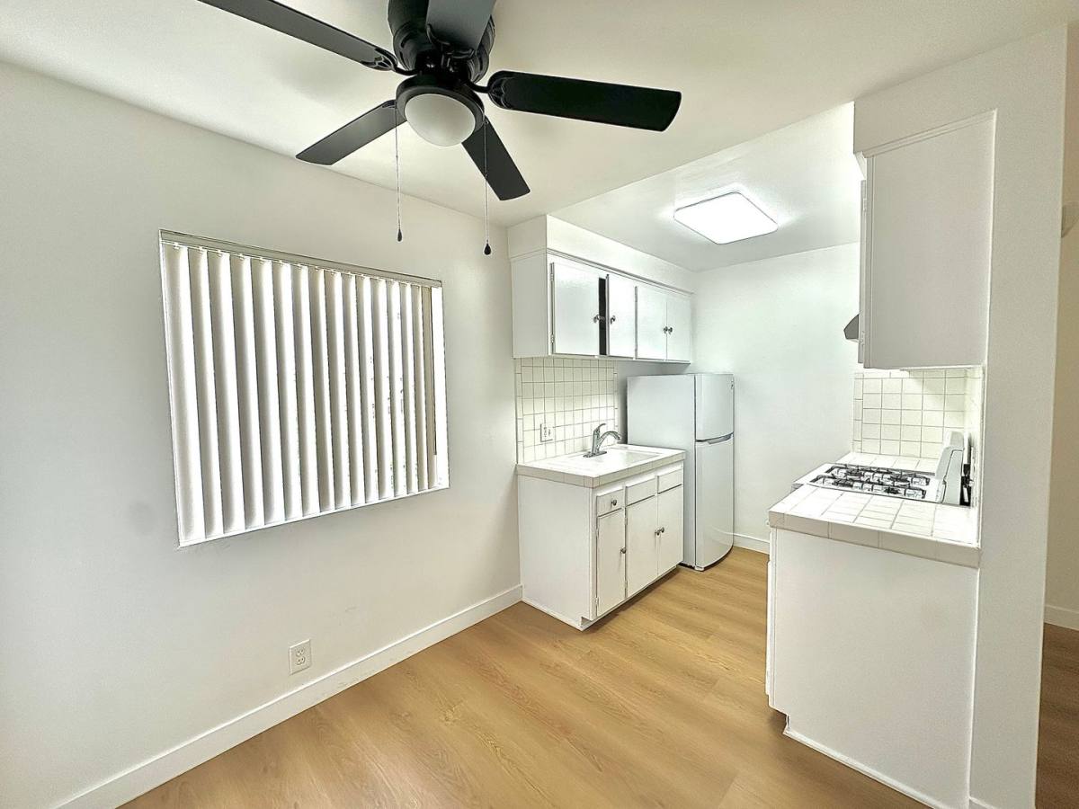 Apartment for rent at 4015 W 132nd St, Hawthorne, CA 90250