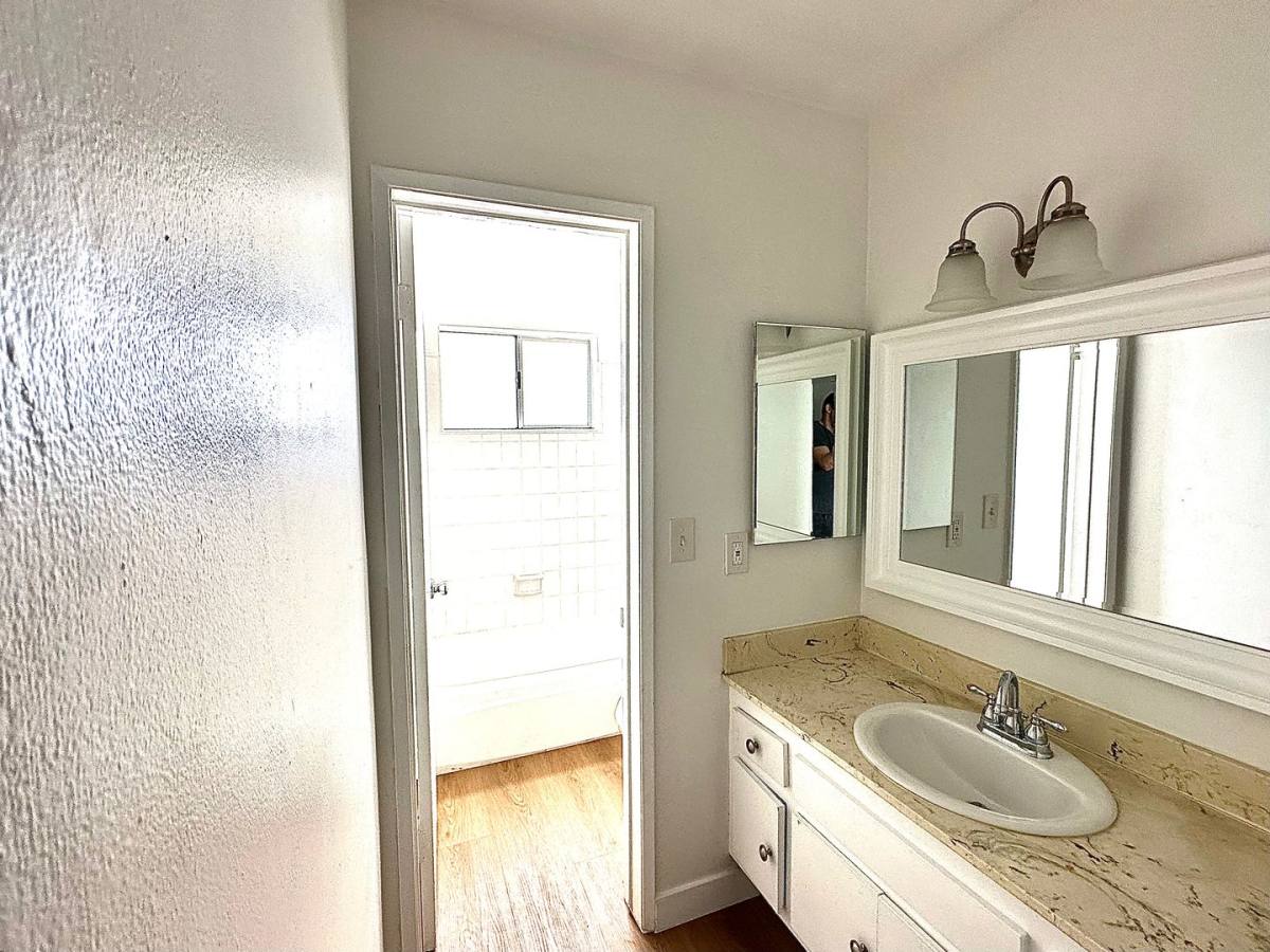 Apartment for rent at 4015 W 132nd St, Hawthorne, CA 90250
