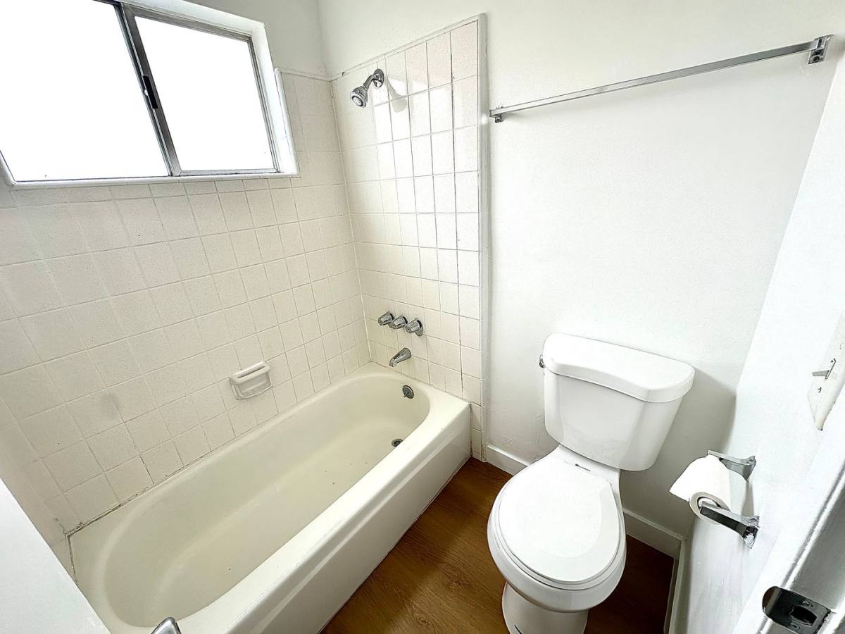 Apartment for rent at 4015 W 132nd St, Hawthorne, CA 90250