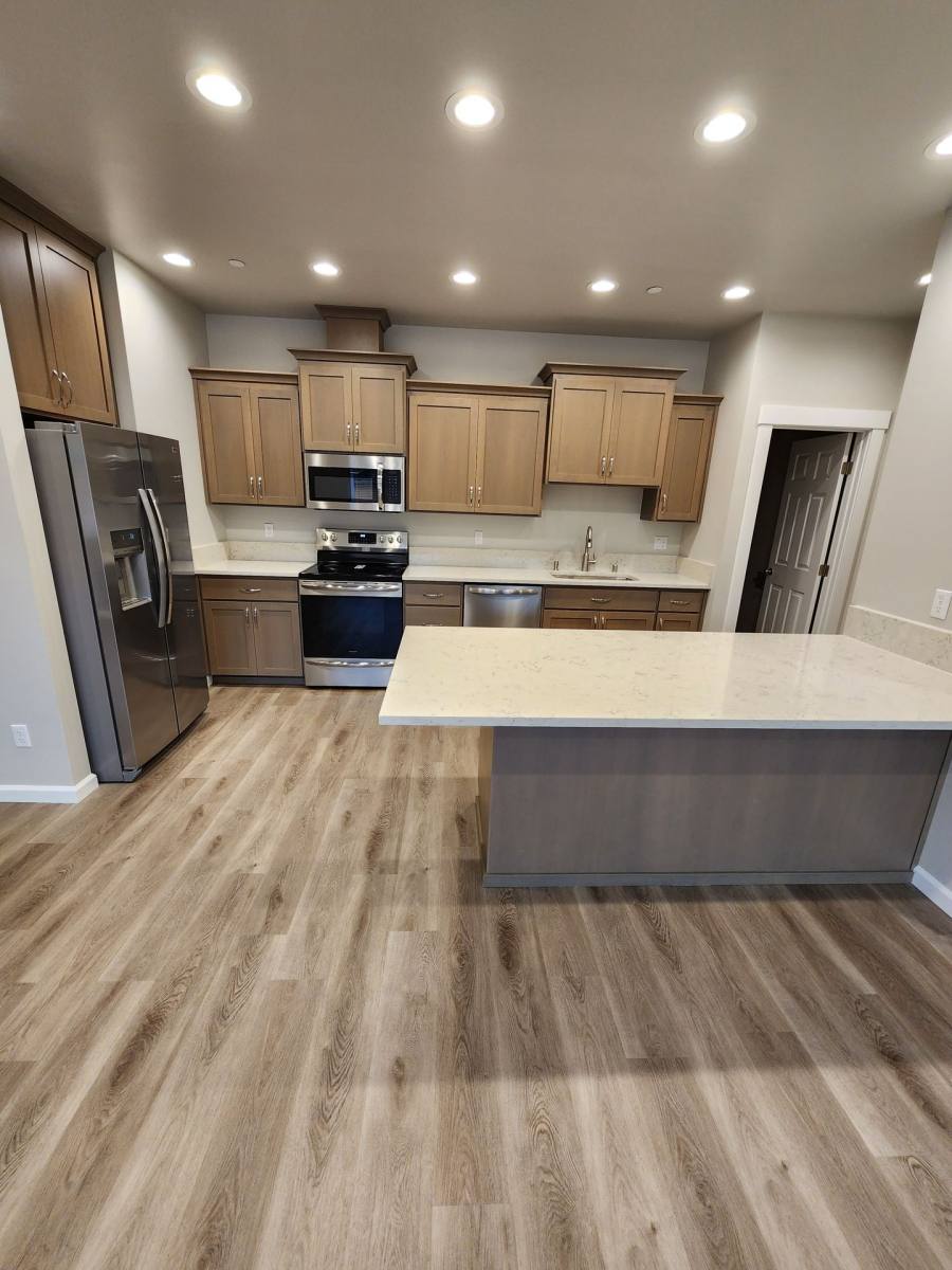 Townhouse for rent at 14916 Canyon Rd E, Puyallup, WA 98375