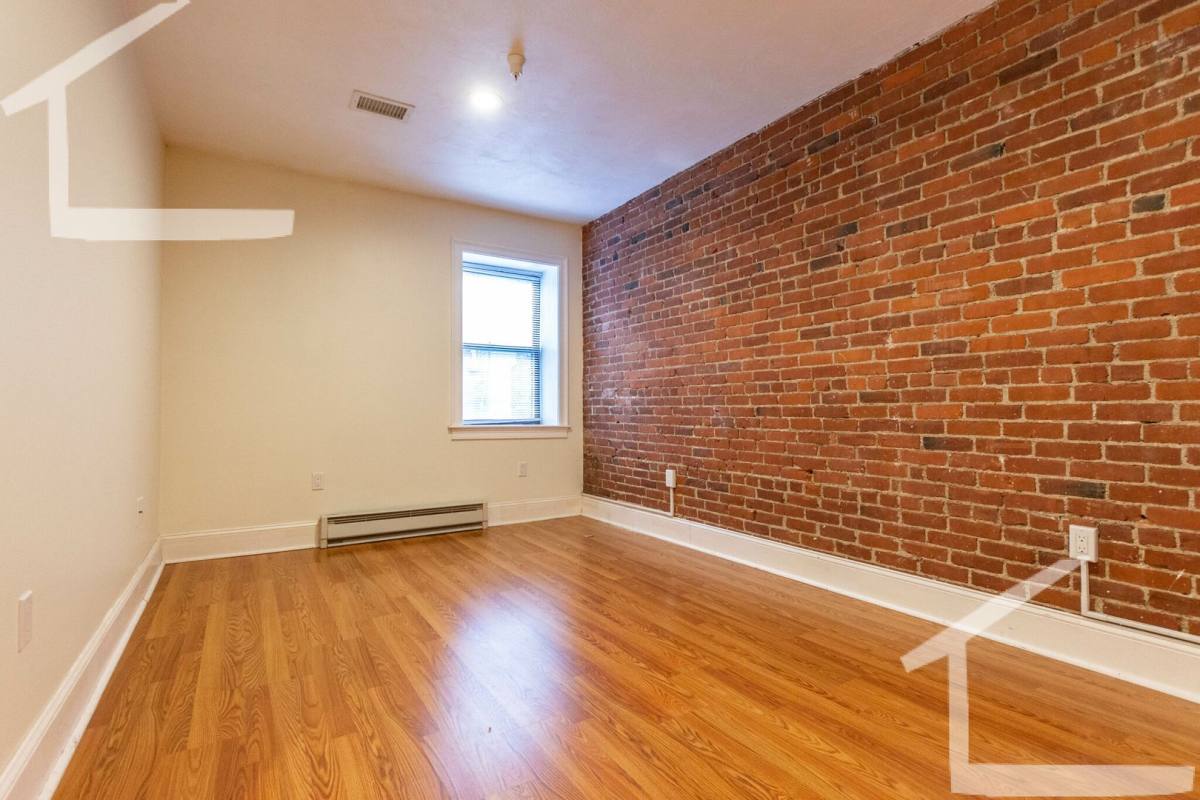 Apartment for rent at 1191 Beacon St #3, Brookline, MA 02446