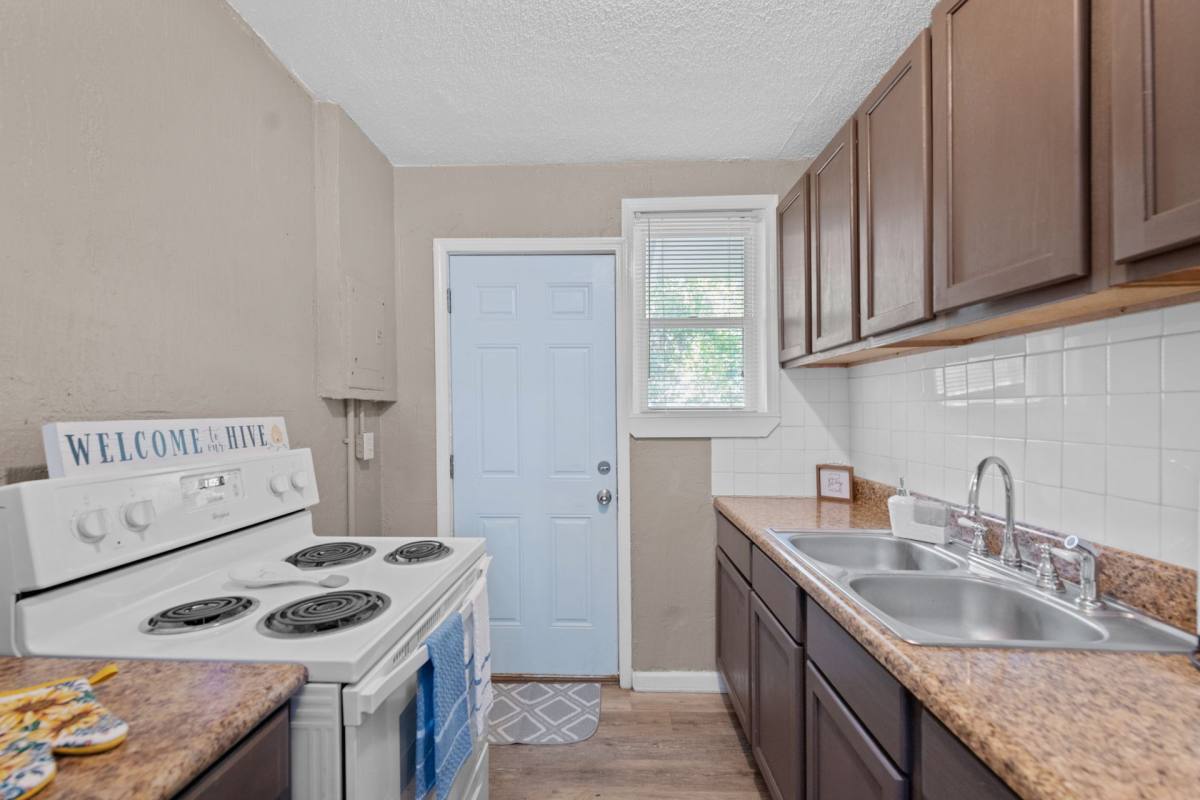 Apartment for rent at 2101 W Romana St, Pensacola, FL 32502