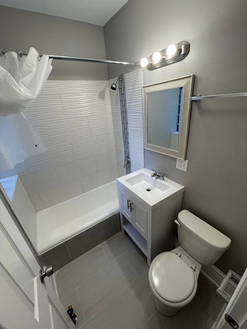 Apartment for rent at 11019 S Vernon Ave, Chicago, IL 60628