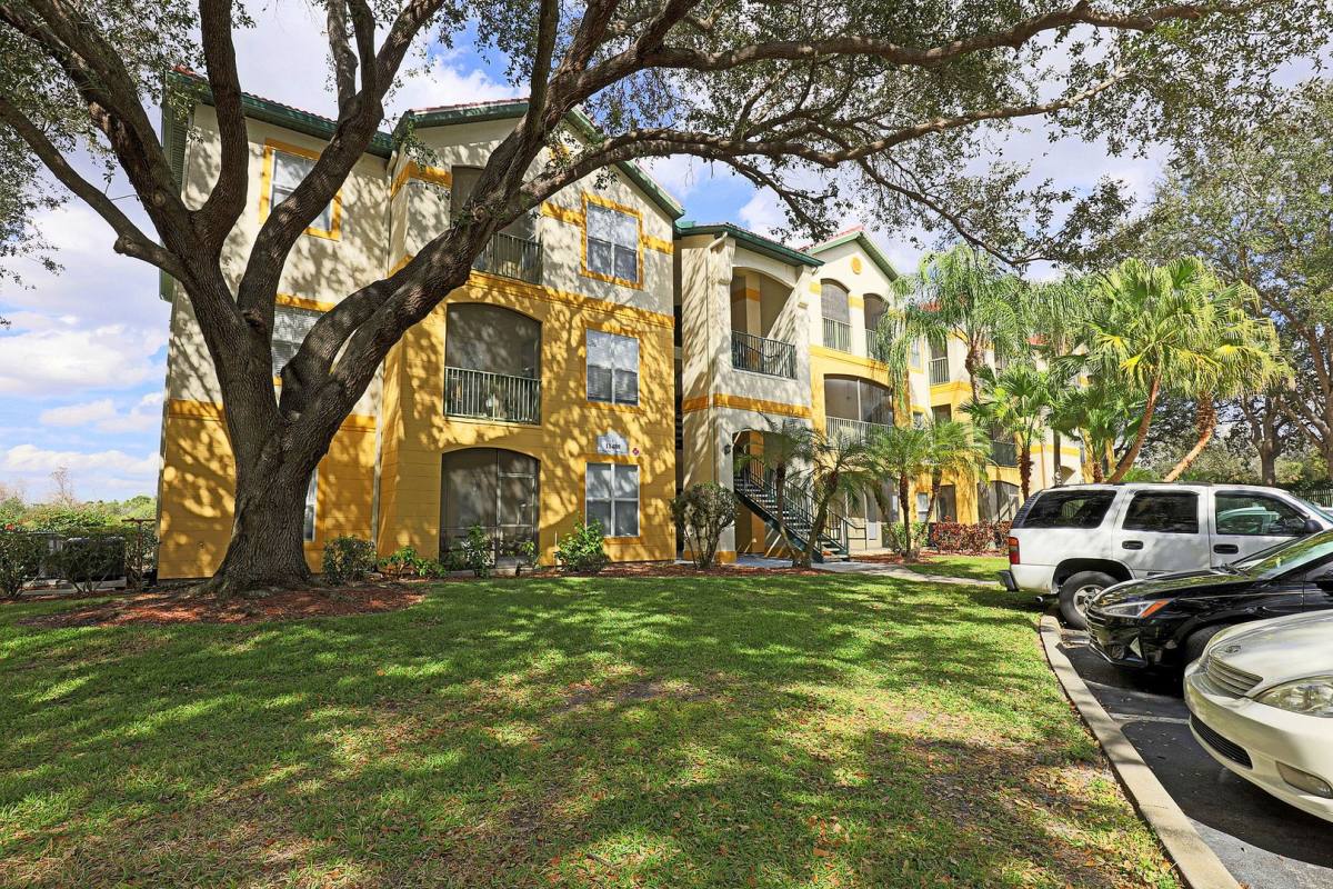 Apartment for rent at 11480 Villa Grand, Fort Myers, FL 33913
