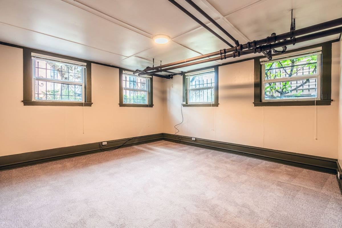 Apartment for rent at 313 10th Ave E, Seattle, WA 98102