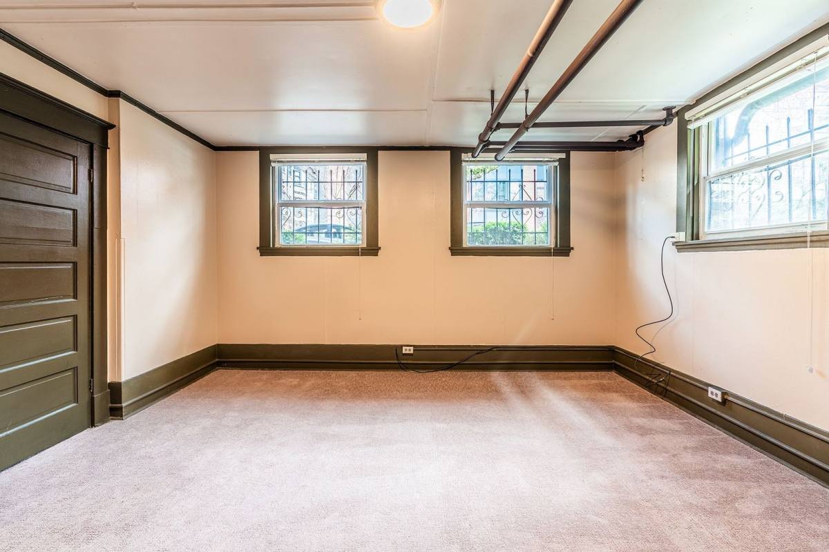 Apartment for rent at 313 10th Ave E, Seattle, WA 98102