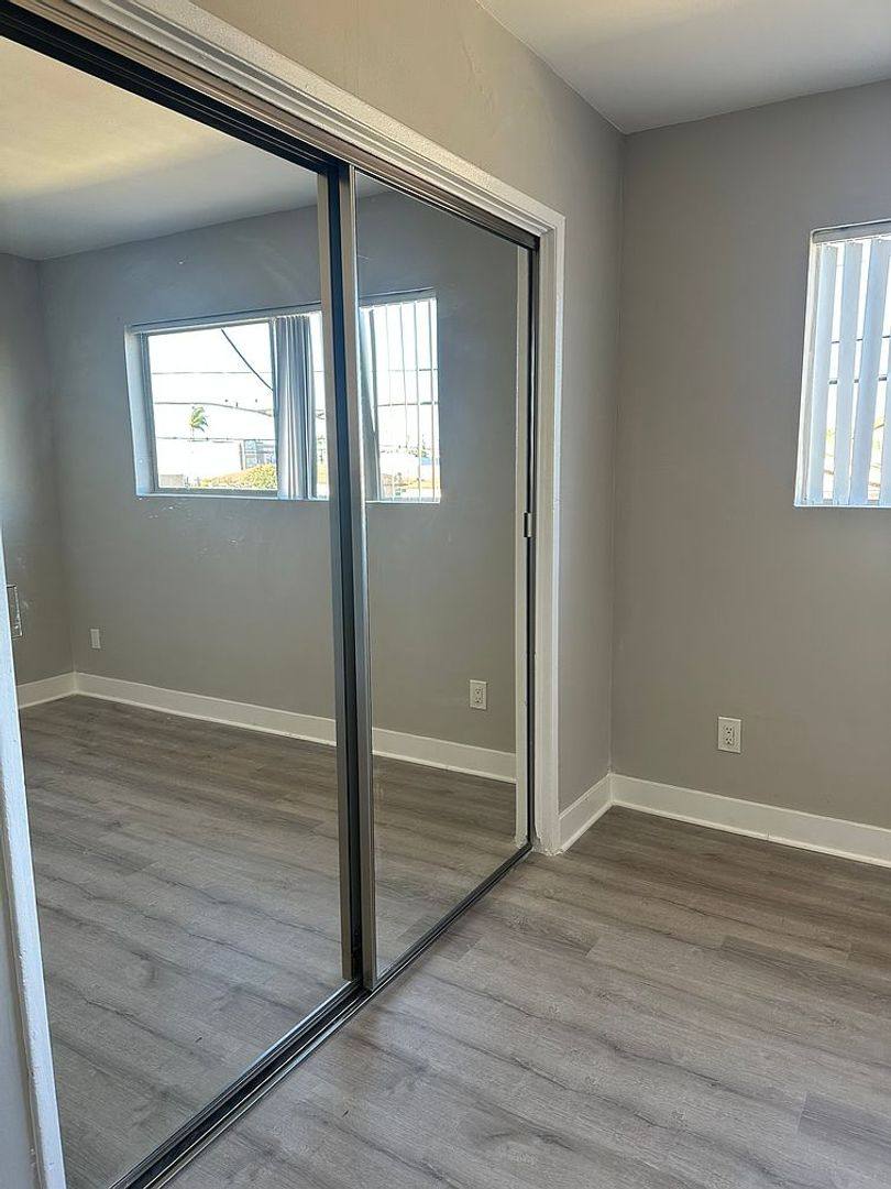 Apartment for rent at 12700 Oxford Ave, Hawthorne, CA 90250