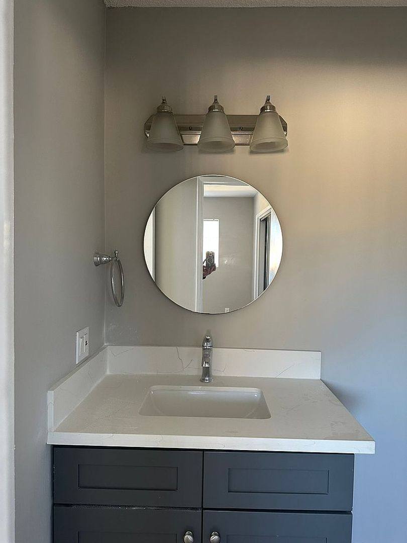 Apartment for rent at 12700 Oxford Ave, Hawthorne, CA 90250