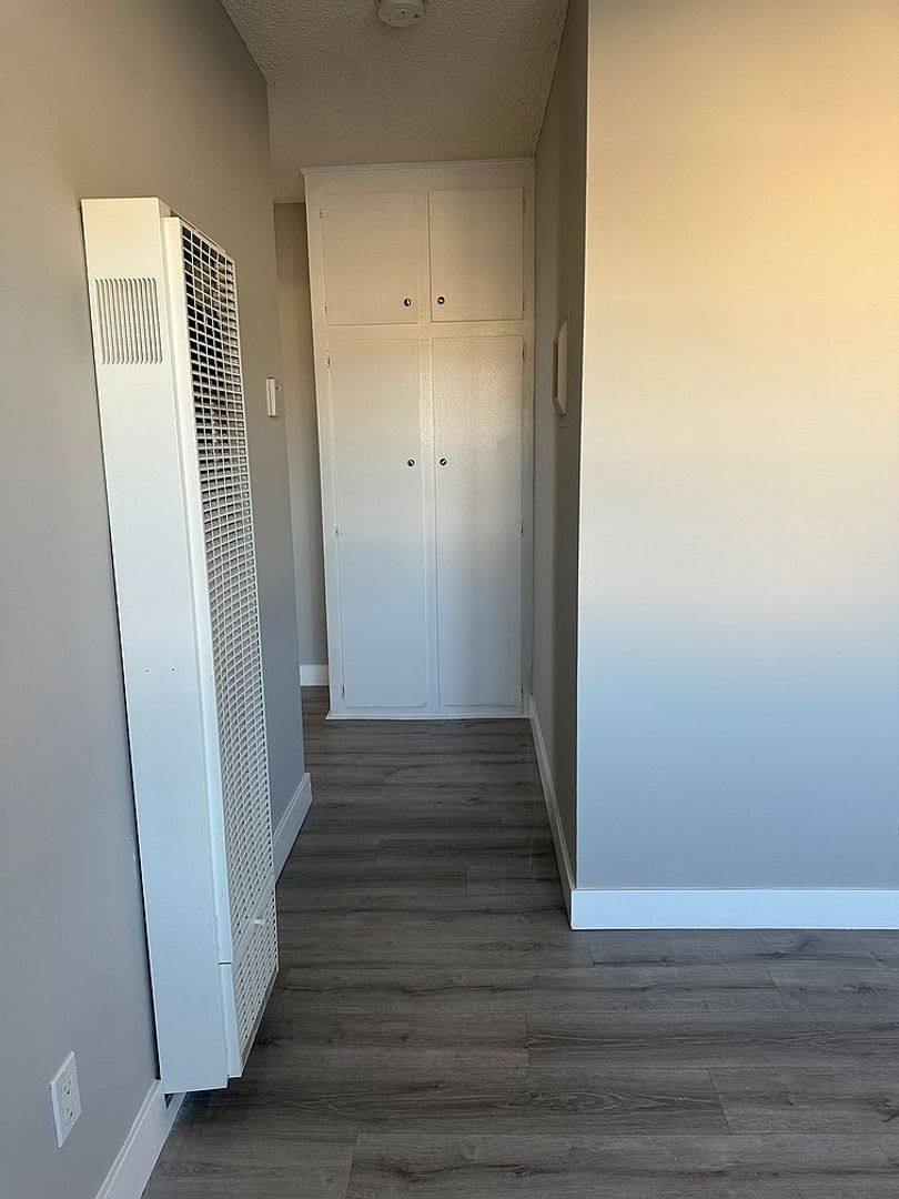 Apartment for rent at 12700 Oxford Ave, Hawthorne, CA 90250