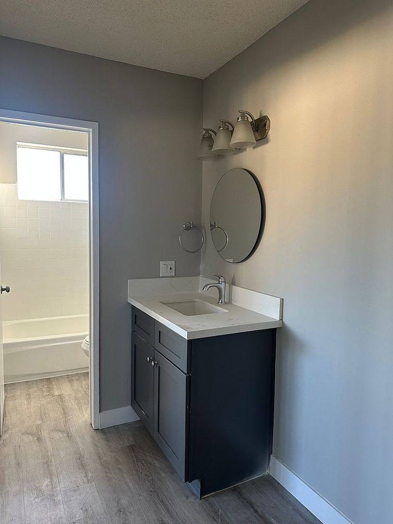 Apartment for rent at 12700 Oxford Ave, Hawthorne, CA 90250