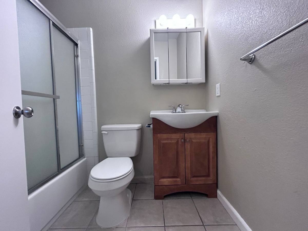 House for rent at 7408 Franklin Blvd, Sacramento, CA 95823