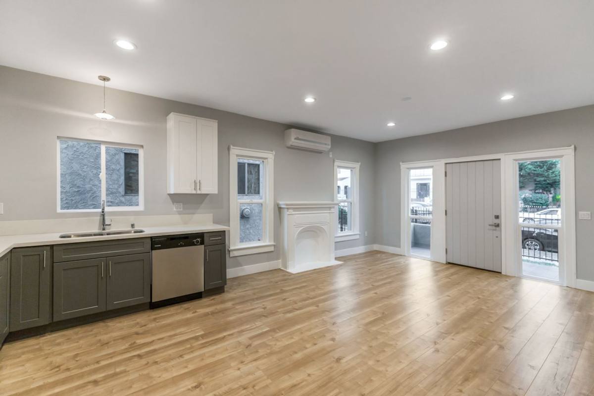 Apartment for rent at 415 N Coronado St, Los Angeles, CA 90026