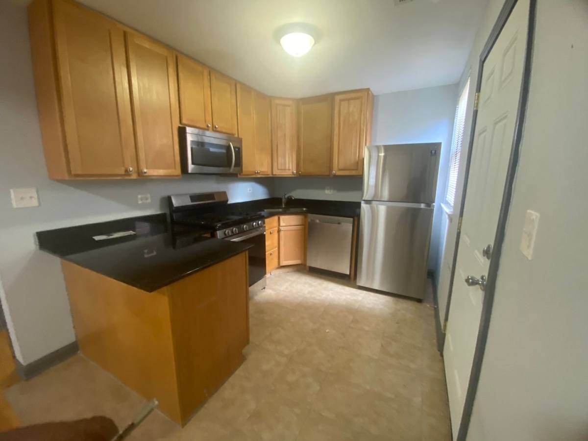 Apartment for rent at 7314 N Winchester Ave, Chicago, IL 60626