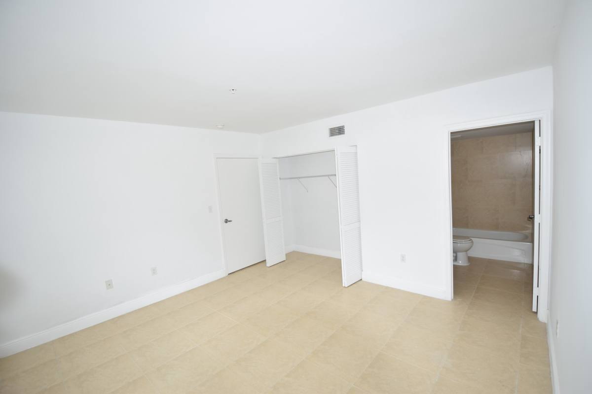 Apartment for rent at 4137 Stirling Rd, Fort Lauderdale, FL 33314