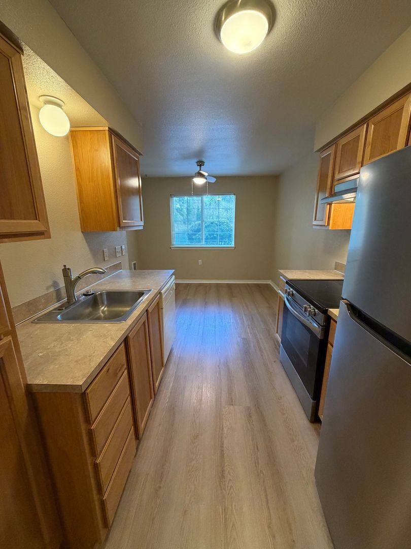 Apartment for rent at 1860 Rees Hill Rd SE, Salem, OR 97306