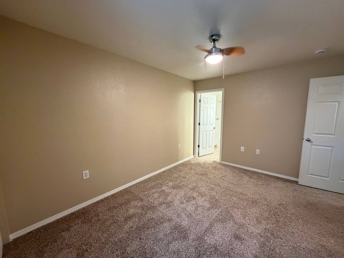 Apartment for rent at 1860 Rees Hill Rd SE, Salem, OR 97306