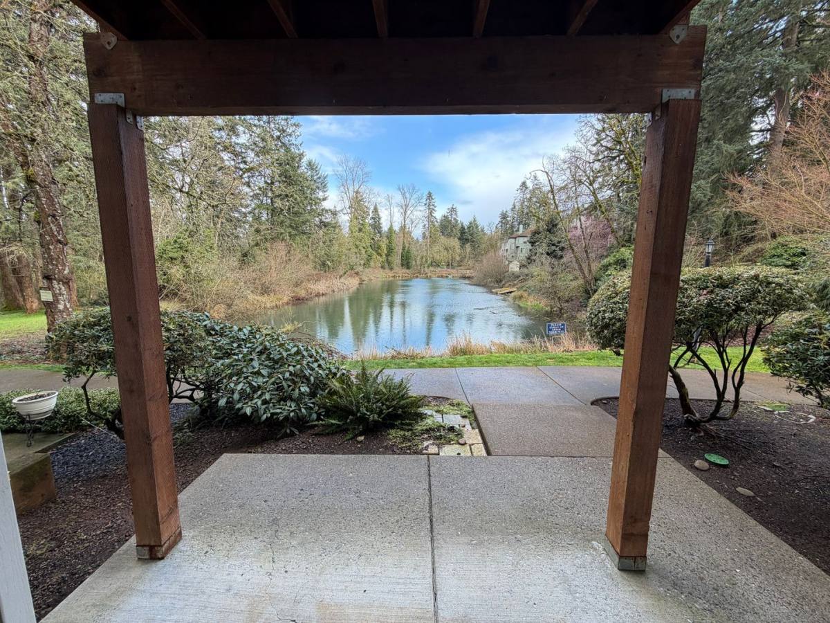 Apartment for rent at 1860 Rees Hill Rd SE, Salem, OR 97306