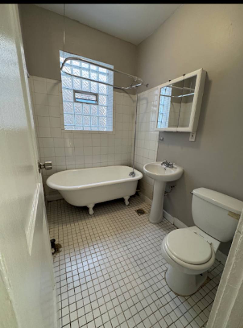 Apartment for rent at 6039 S Prairie Ave, Chicago, IL 60637