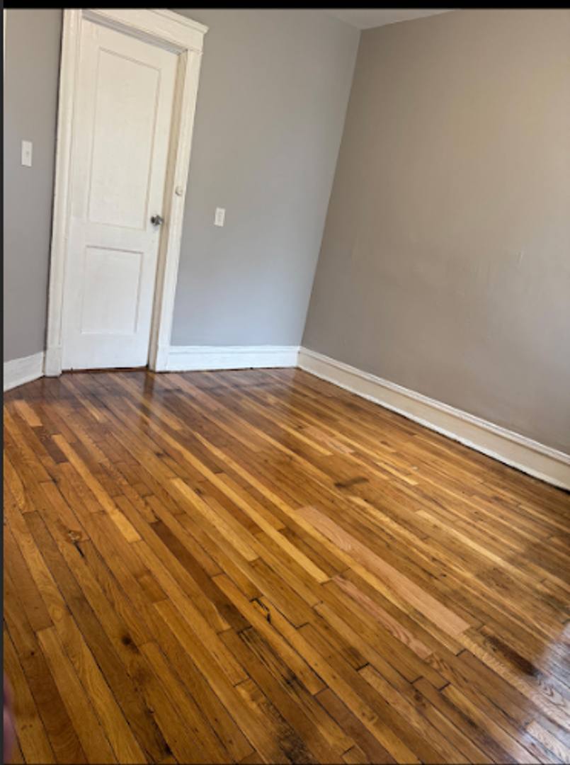 Apartment for rent at 6039 S Prairie Ave, Chicago, IL 60637