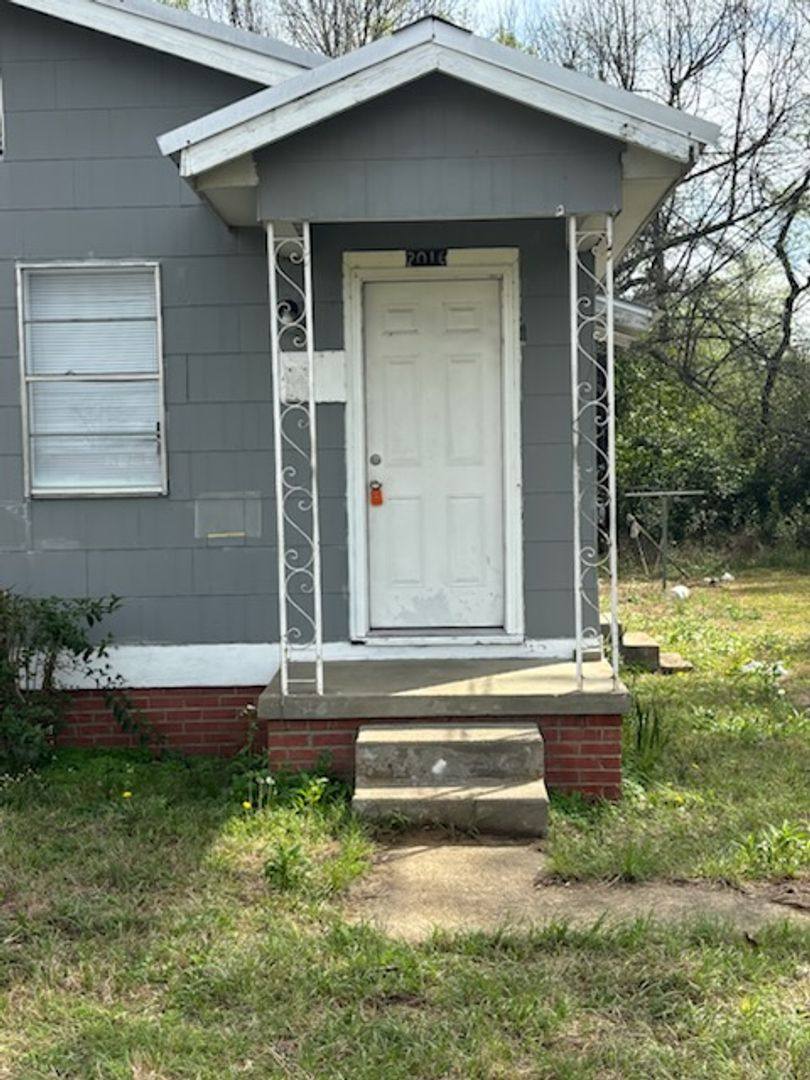 House for rent at 2016 Woodlawn St, Jackson, MS 39203