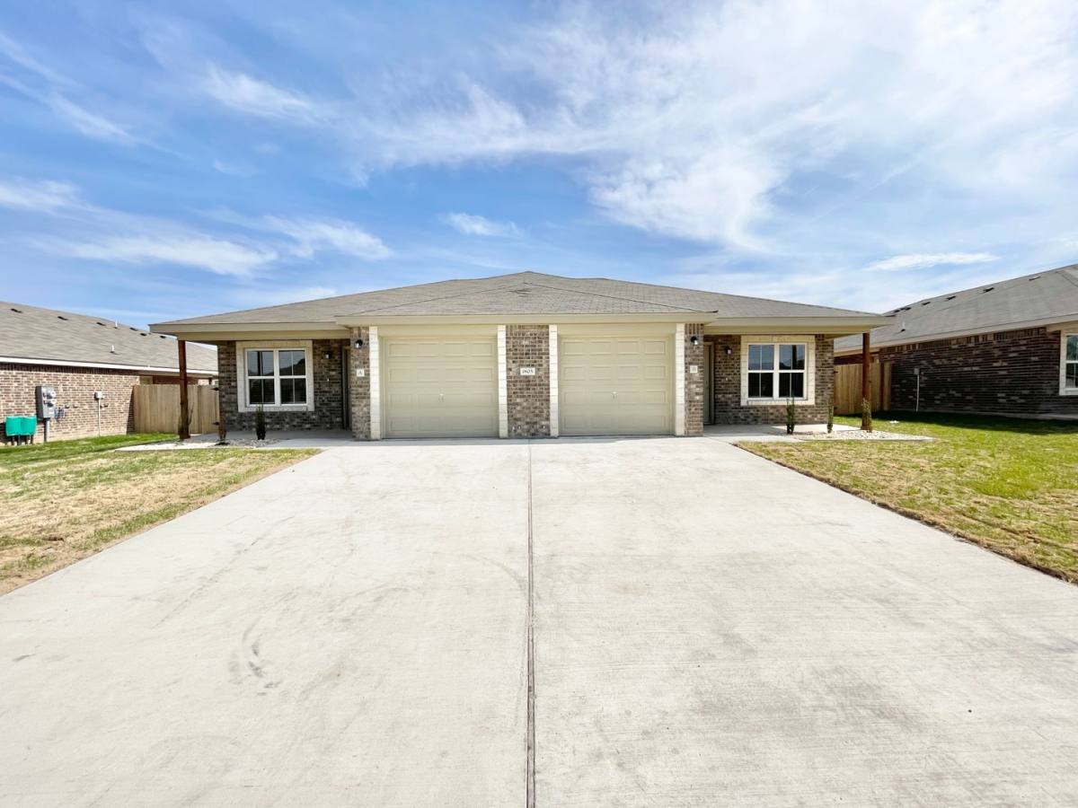 Townhouse for rent at 1805 Castroville Trail, Copperas Cove, TX 76522
