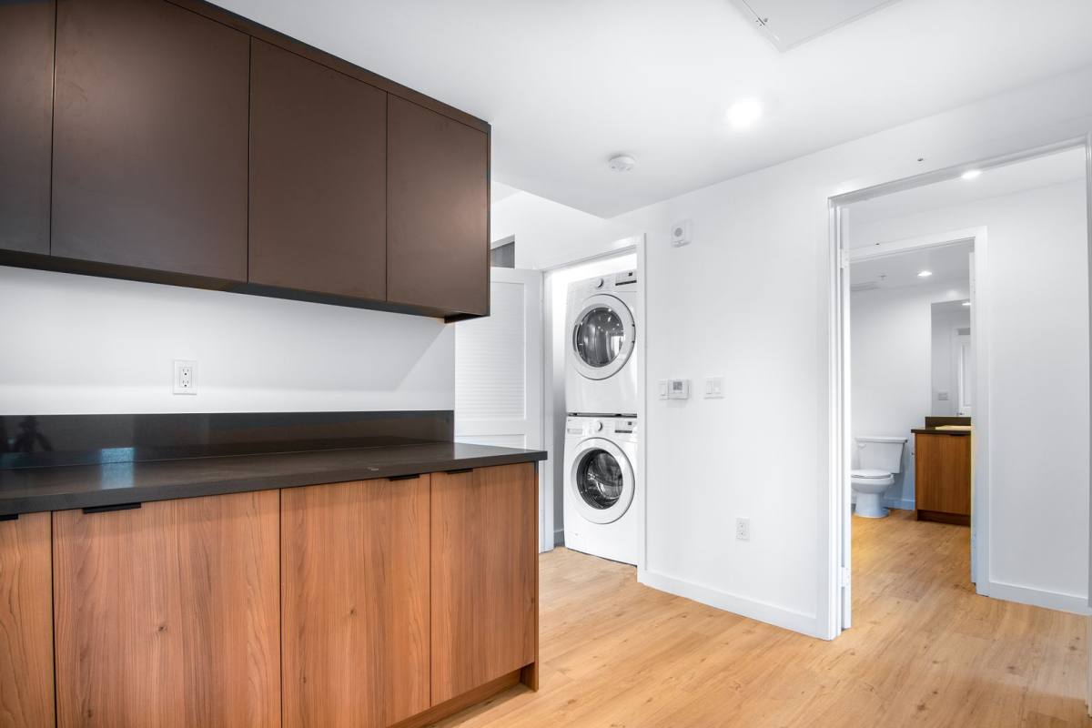 Apartment for rent at 14333 Sylvan St, Van Nuys, CA 91401