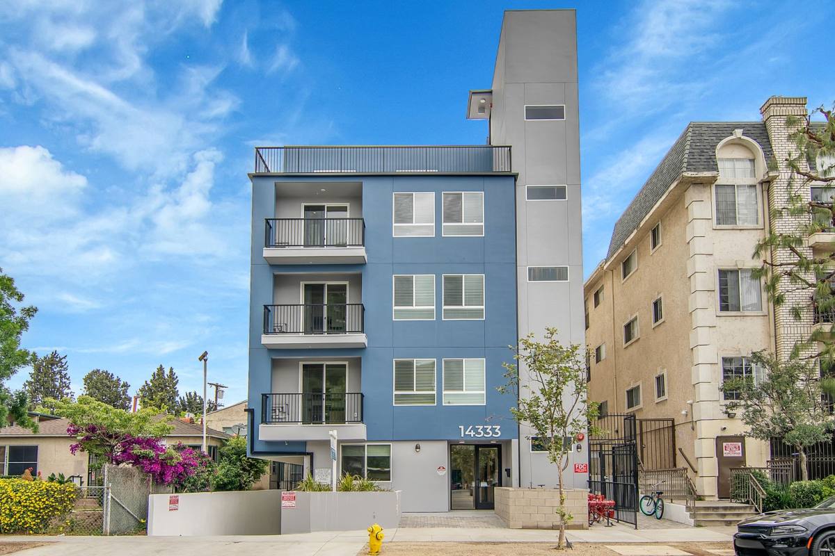 Apartment for rent at 14333 Sylvan St, Van Nuys, CA 91401