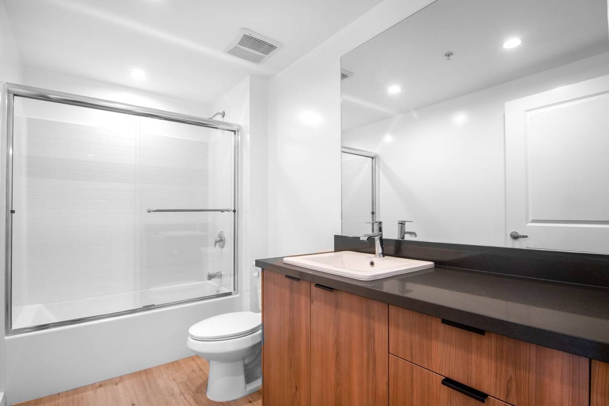 Apartment for rent at 14333 Sylvan St, Van Nuys, CA 91401