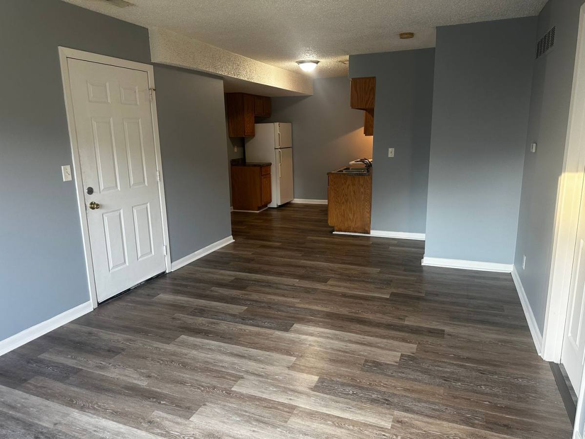 Apartment for rent at 1005 39th St, Bettendorf, IA 52722