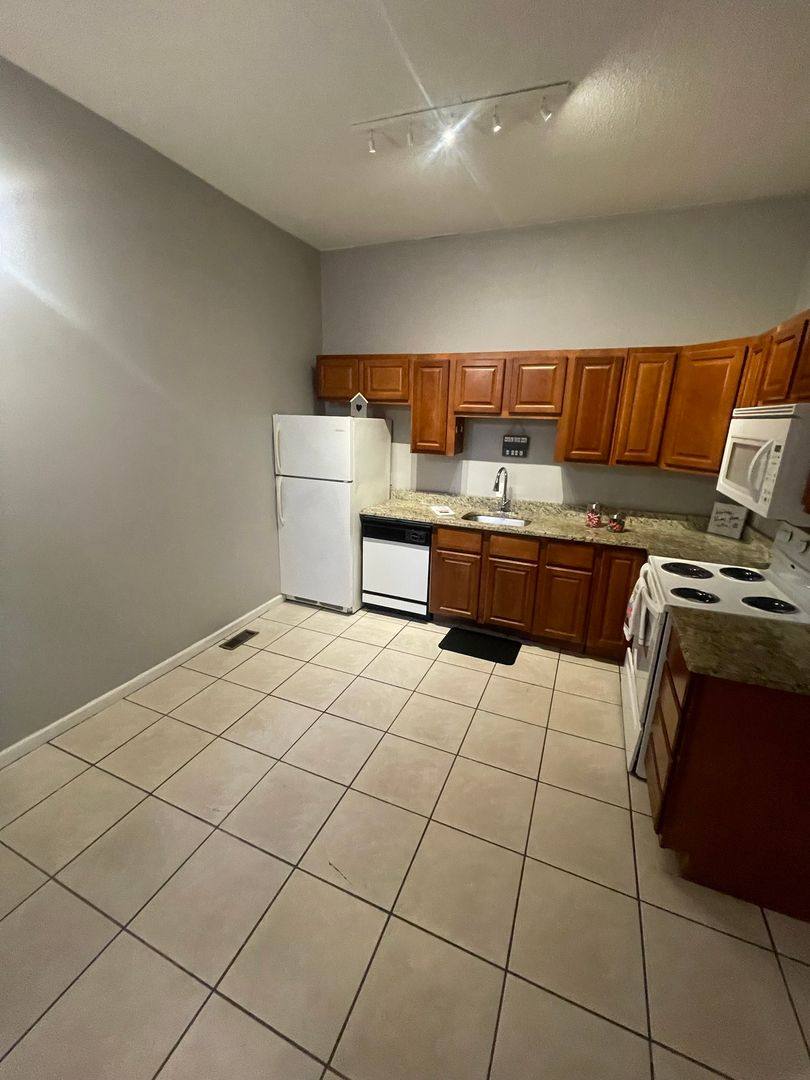 Apartment for rent at 2511-2513 S 9th St, Saint Louis, MO 63104