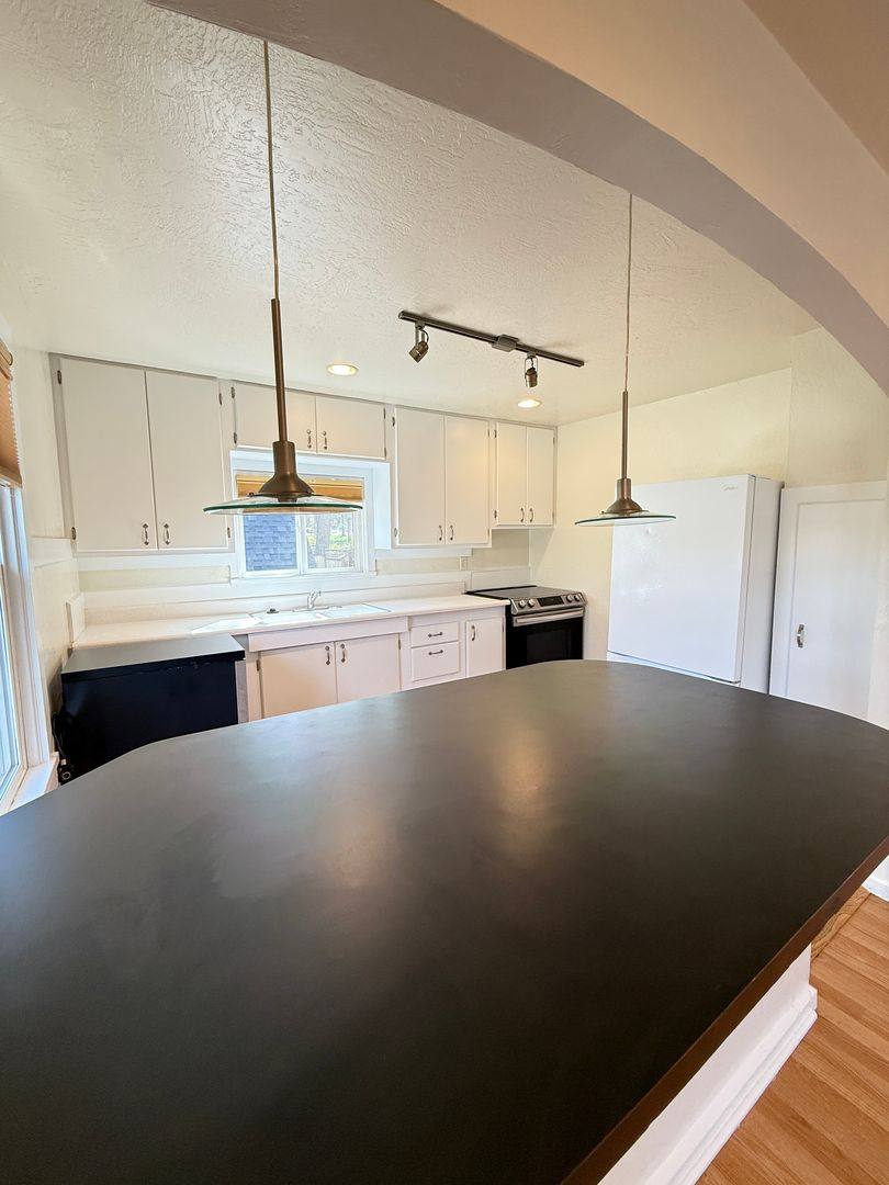 Townhouse for rent at 171 Alida St, Ashland, OR 97520