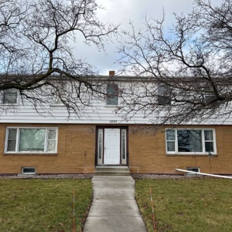 Apartment for rent at 1095 Gillingham Rd, Neenah, WI 54956