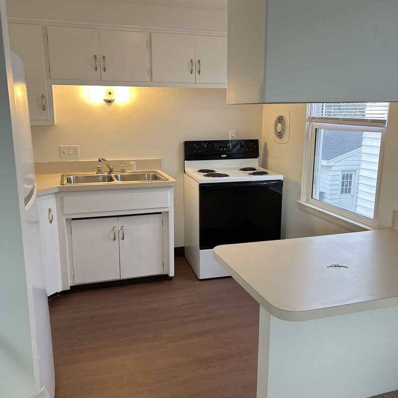 Apartment for rent at 1095 Gillingham Rd, Neenah, WI 54956