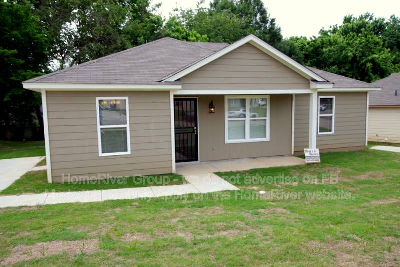 House for rent at 2975 Lake Park Rd, Memphis, TN 38127
