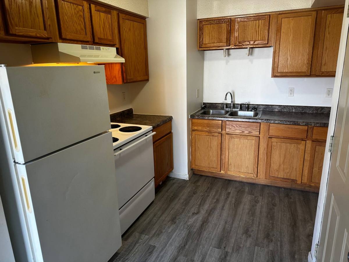 Apartment for rent at 975 39th St, Bettendorf, IA 52722