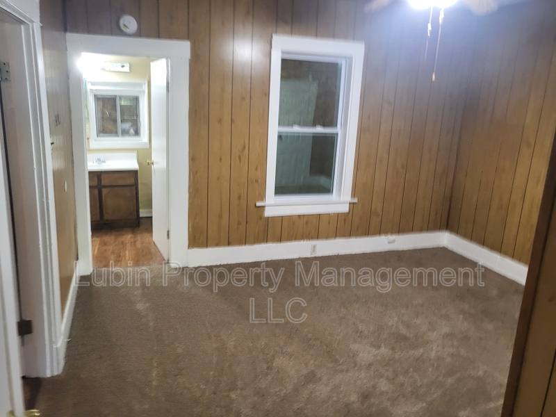 House for rent at 2527 Calvert Ave, Memphis, TN 38108