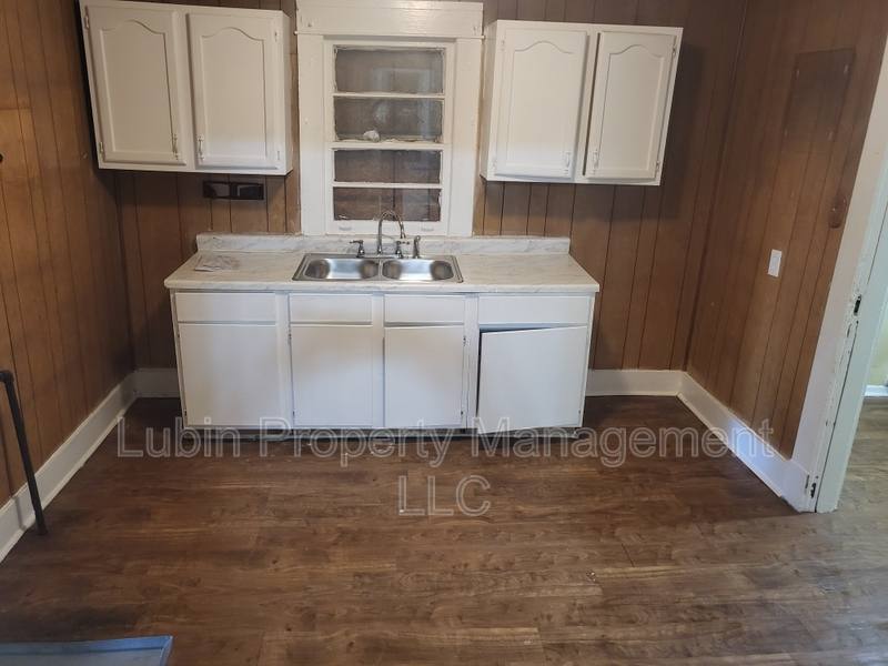 House for rent at 2527 Calvert Ave, Memphis, TN 38108