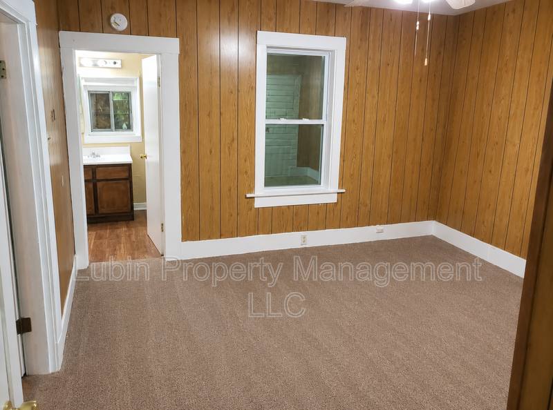 House for rent at 2527 Calvert Ave, Memphis, TN 38108