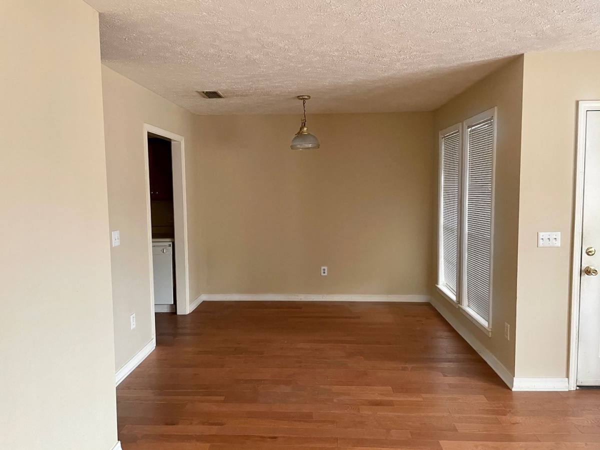 Apartment for rent at 830 N Jackson St, Starkville, MS 39759