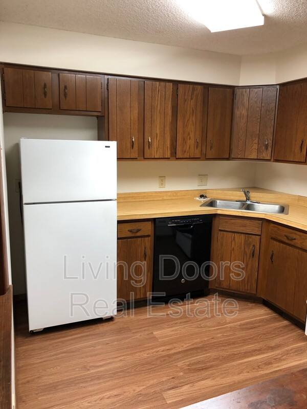 1935 N Lincoln Ave #107, York, NE 68467 - Apartment for Rent - Image 4